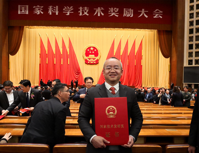 641热烈祝贺MK体育(MK Sports)股份公司-中国官方网站
喜获国家技术发明二等奖（杨中强）_副本.jpg
